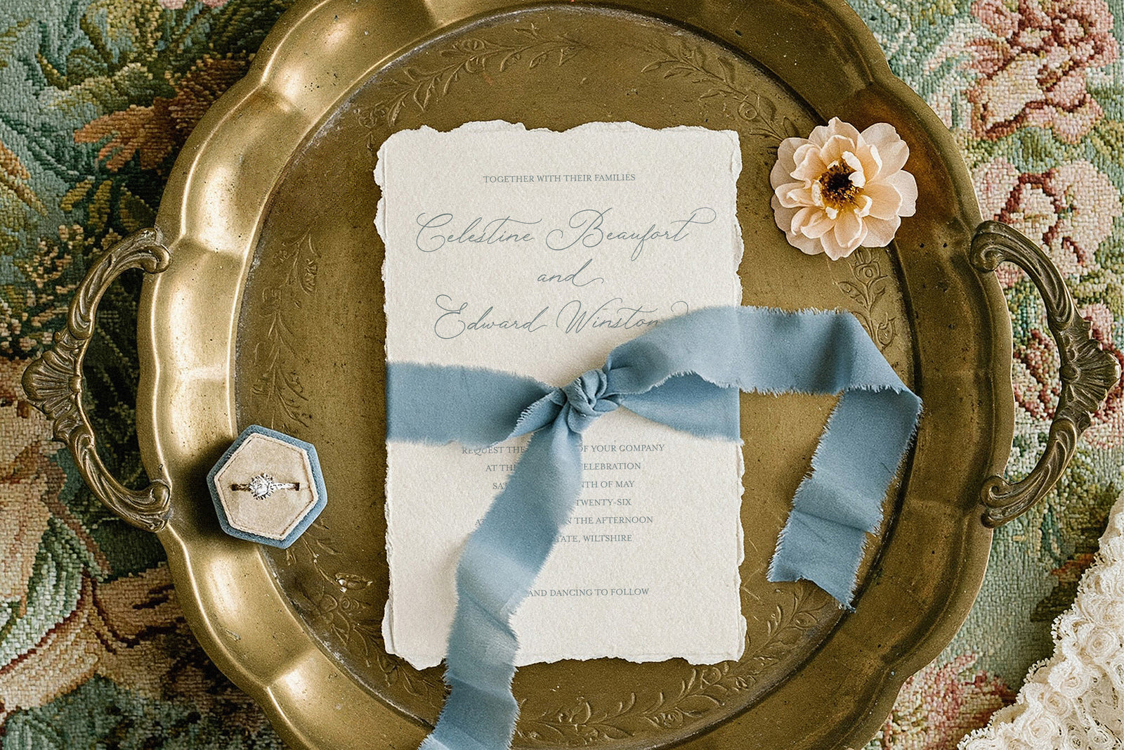 Rose Orchard Garden // Romantic Font